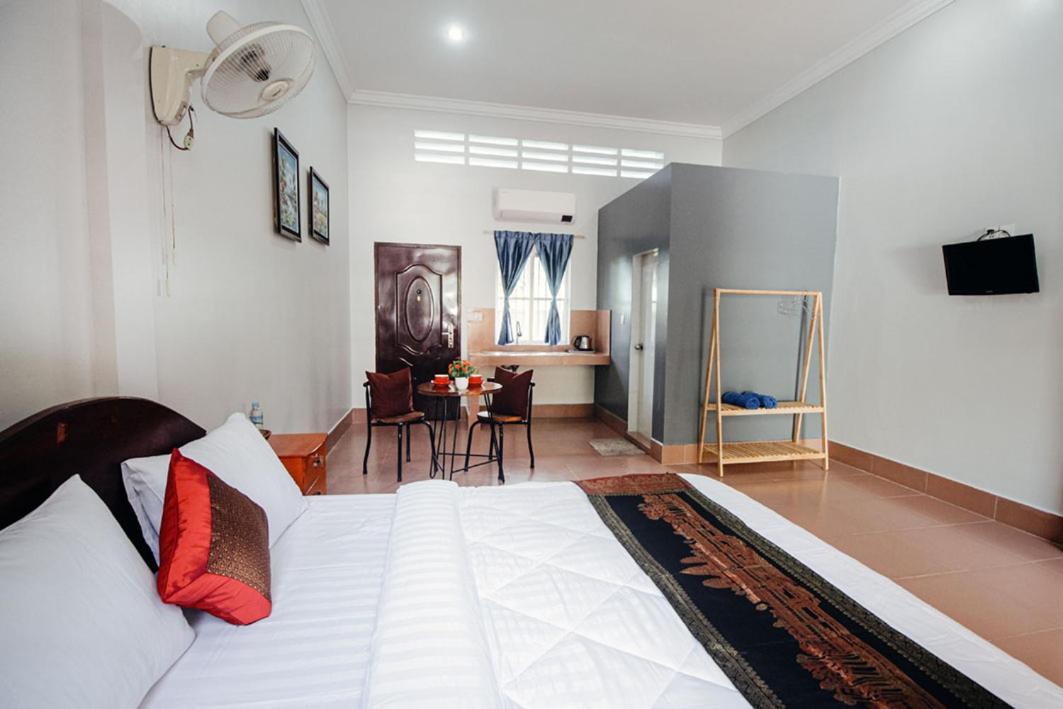 Lea'S Guesthouse And Restaurant Kampot Kültér fotó